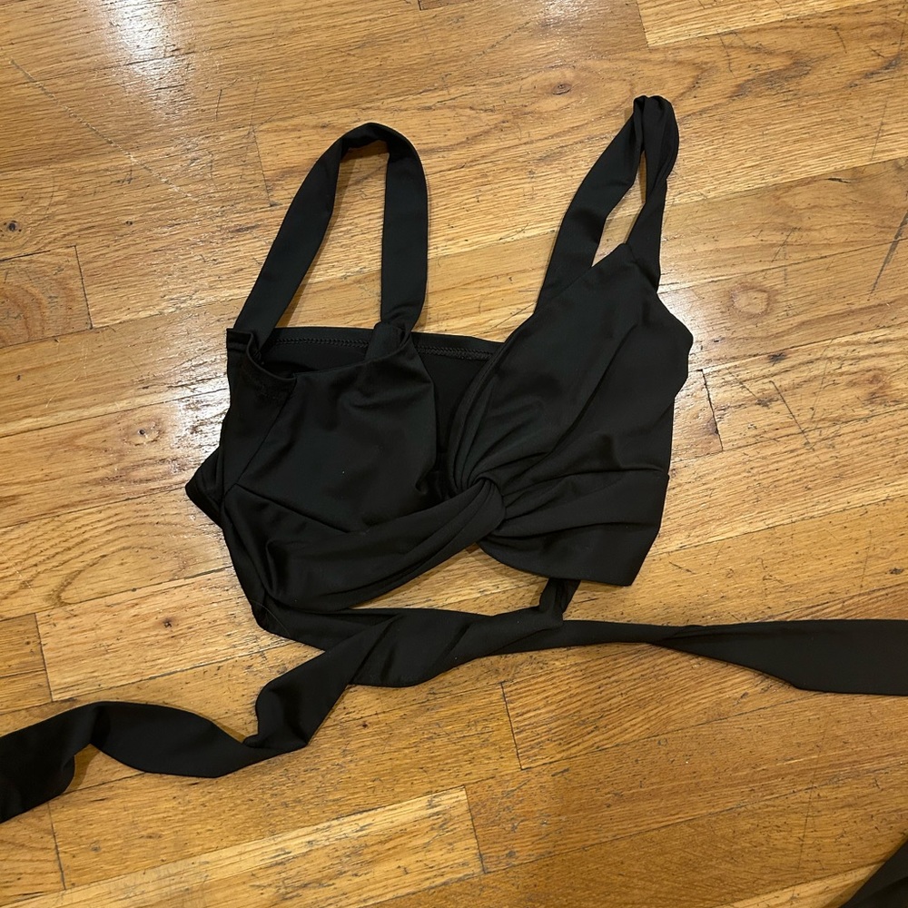 Black going out crop top!